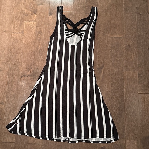 Cute and comfortable bathing suit coverup - Picture 2 of 2